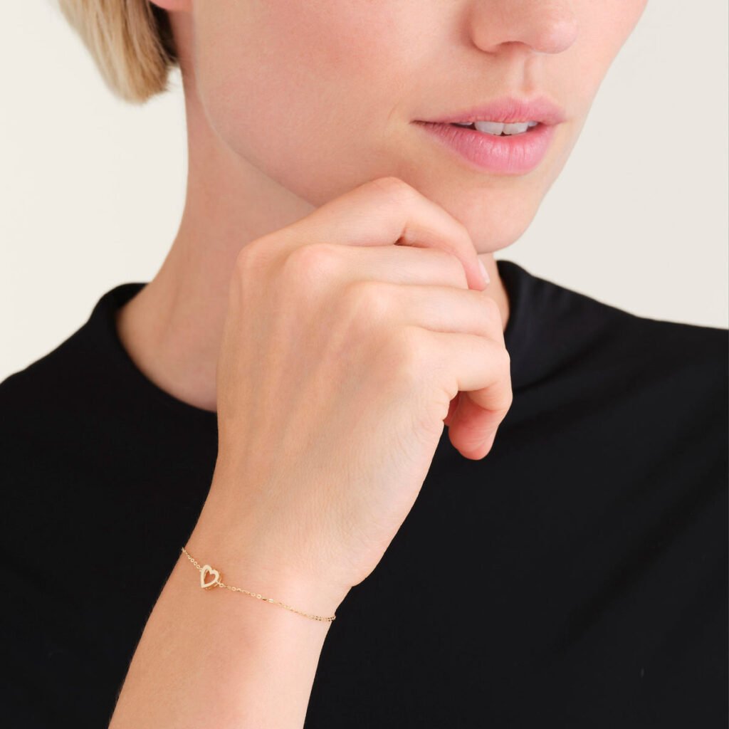 Rosefield Bold Heart armband – 14 karaat goud – productfoto 2