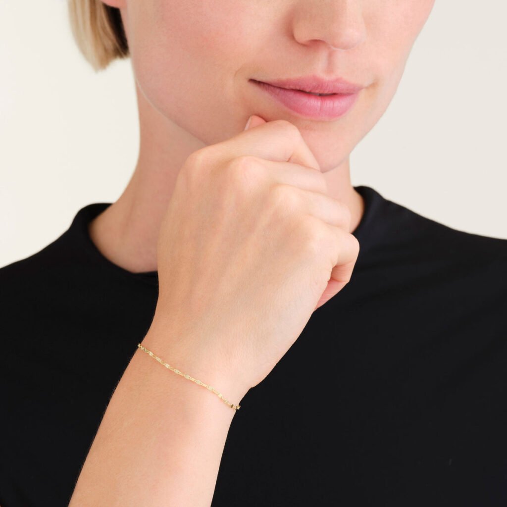 Rosefield Anchor Chain armband – 14 karaat goud – productfoto 2