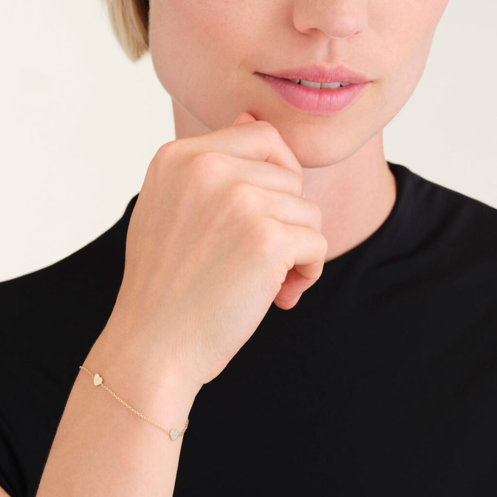Rosefield Triple Heart armband – 14 karaat goud – productfoto 2