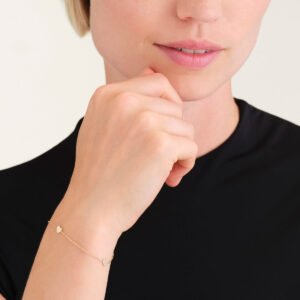 Rosefield Triple Heart armband – 14 karaat goud – productfoto 2