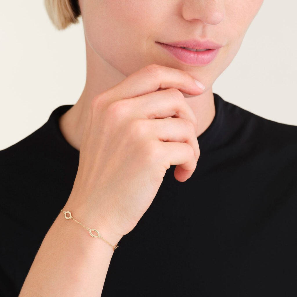 Rosefield Oval armband – 14 karaat goud – productfoto 2