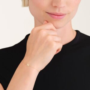 Rosefield Initial armband W – 14 karaat goud – productfoto 2