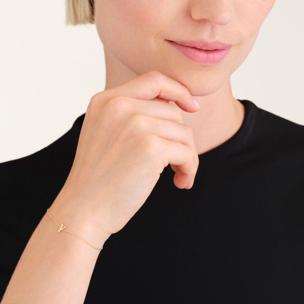 Rosefield Initial armband Y – 14 karaat goud – productfoto 2