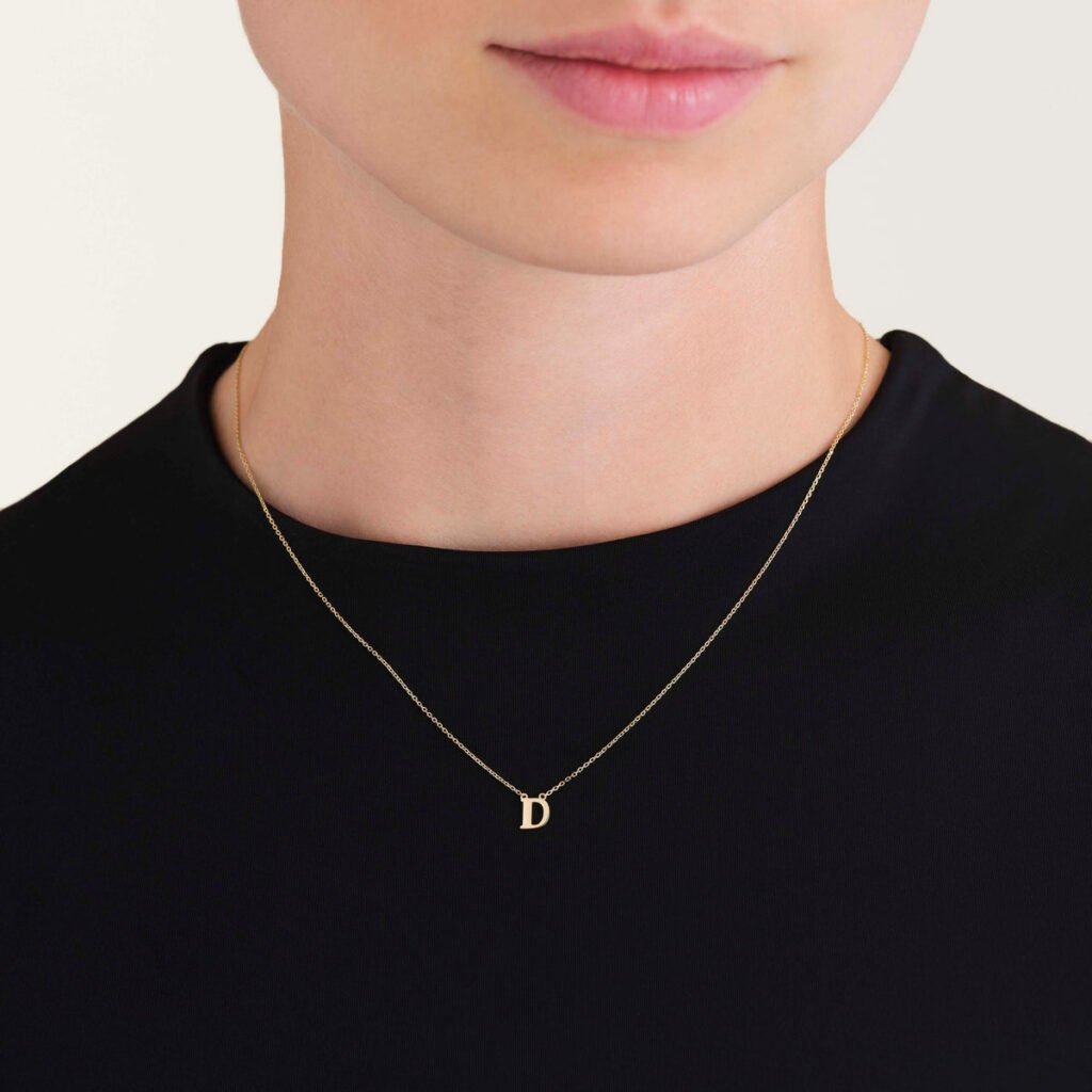 Rosefield Initial ketting D – 14 karaat goud – productfoto 2
