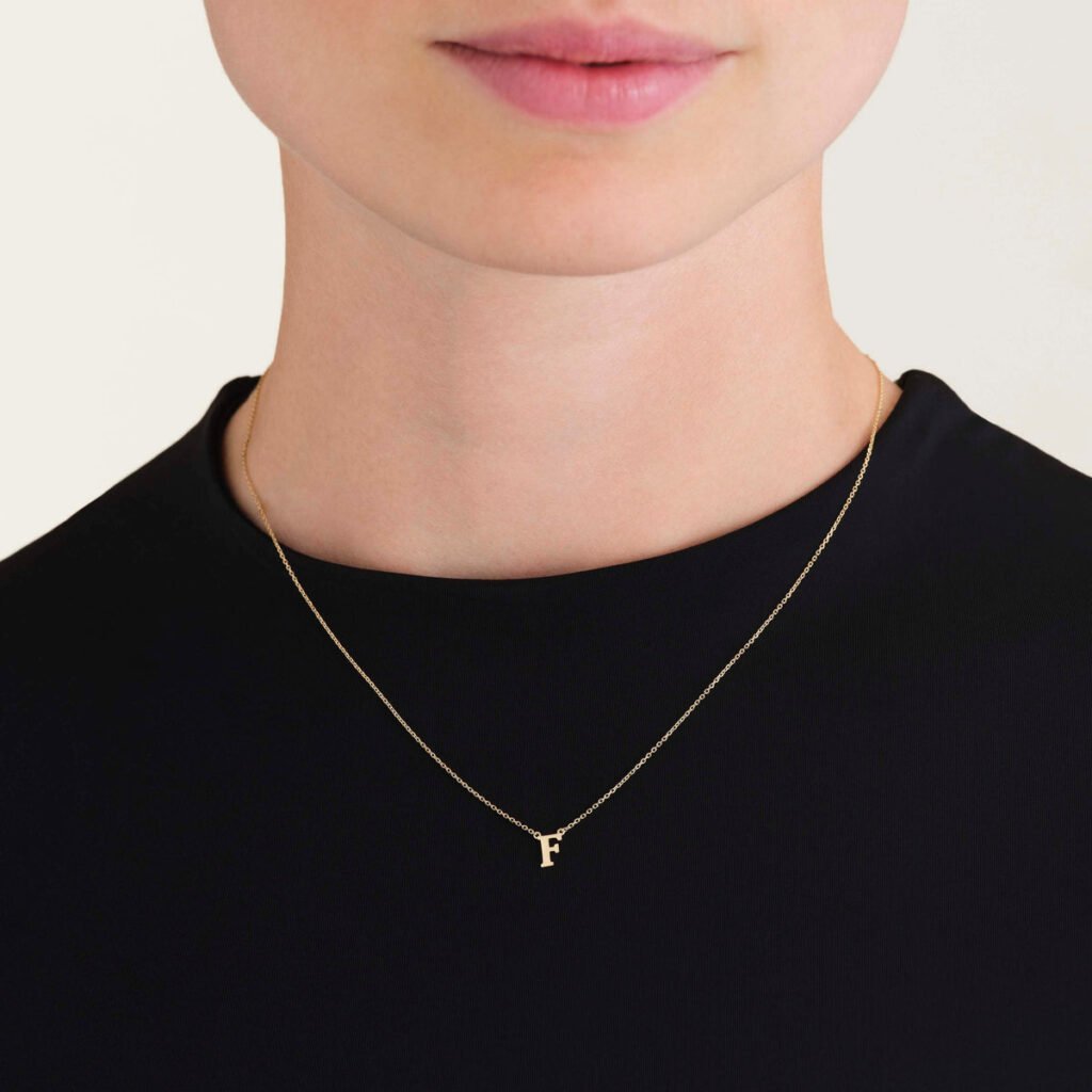 Rosefield Initial ketting F – 14 karaat goud – productfoto 2
