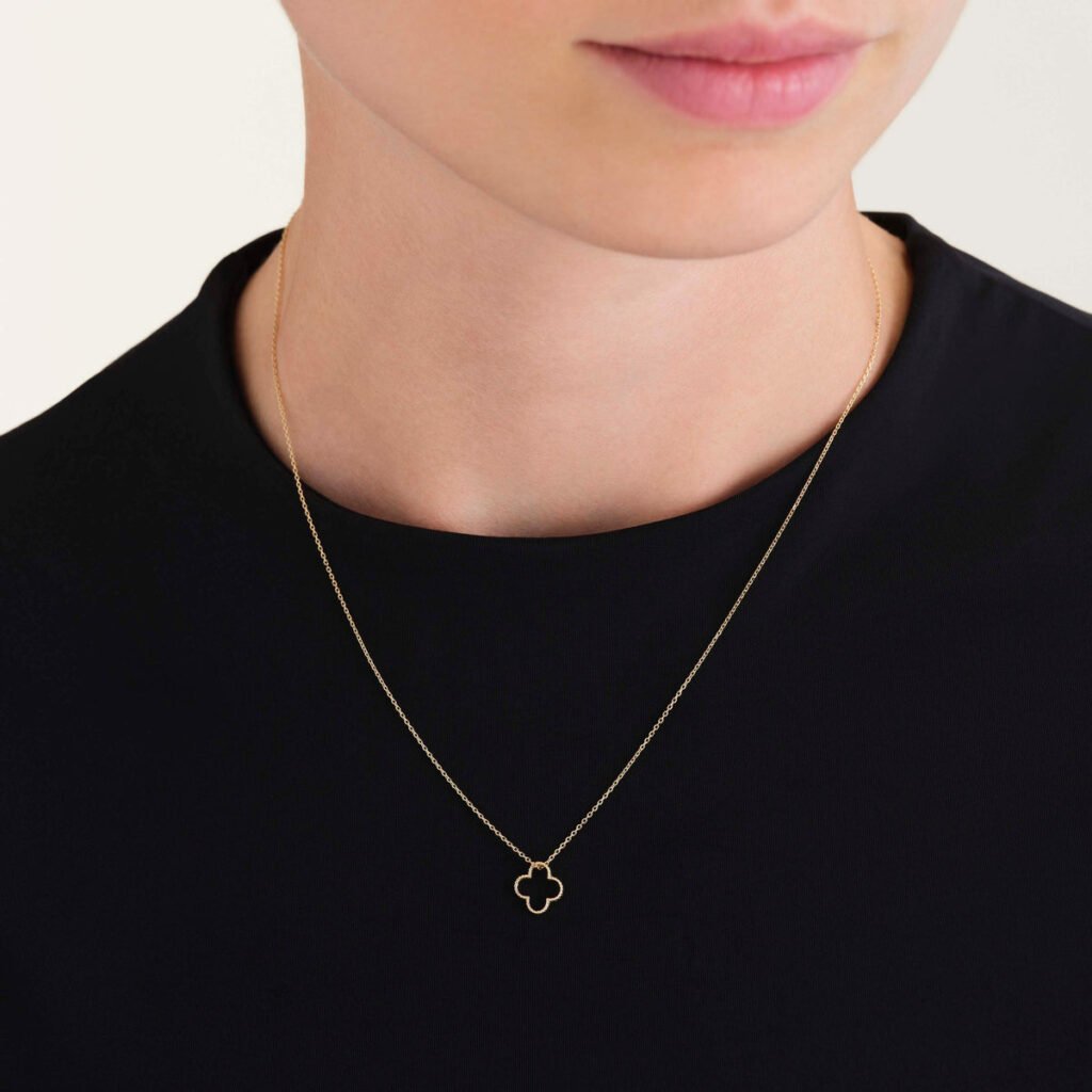 Rosefield Pearl Clover ketting – 14 karaat goud – productfoto 2