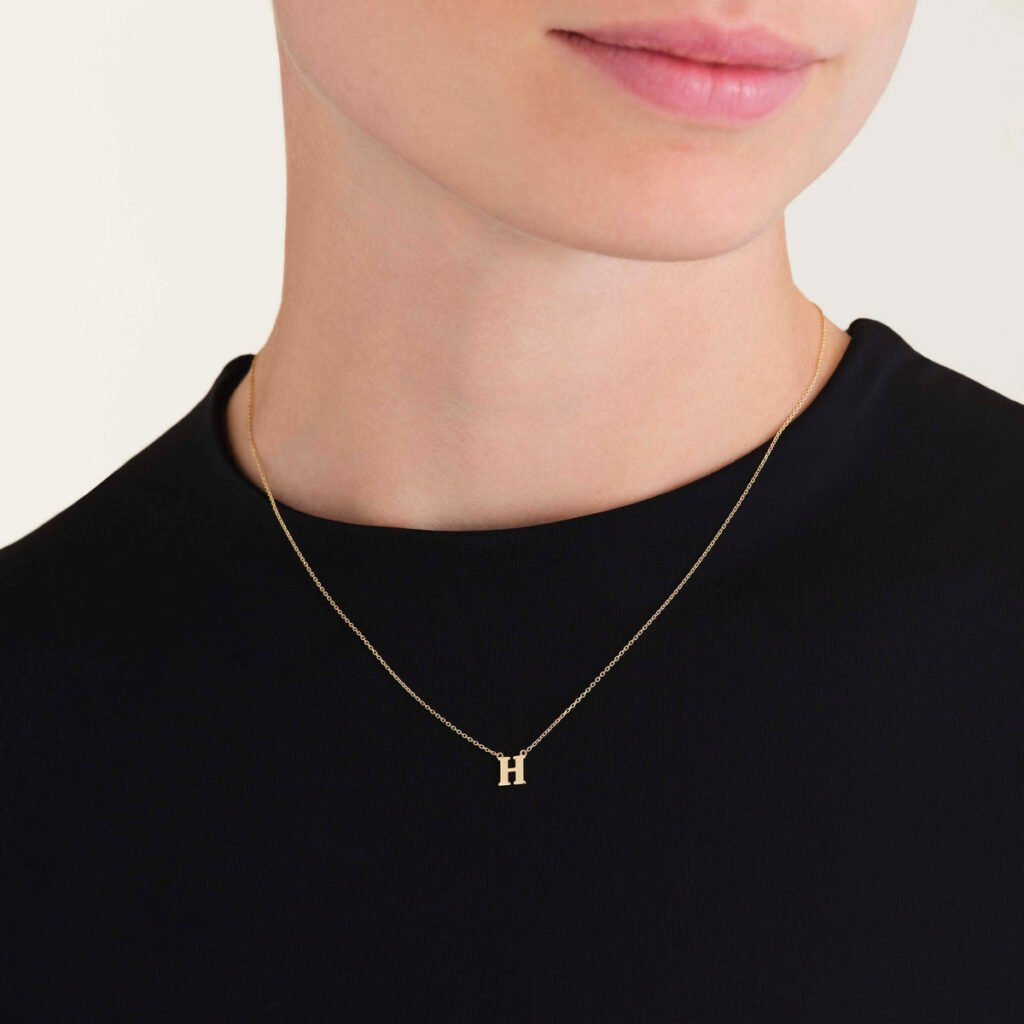 Rosefield Initial ketting H – 14 karaat goud – productfoto 2