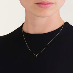 Rosefield Initial ketting J – 14 karaat goud – productfoto 2