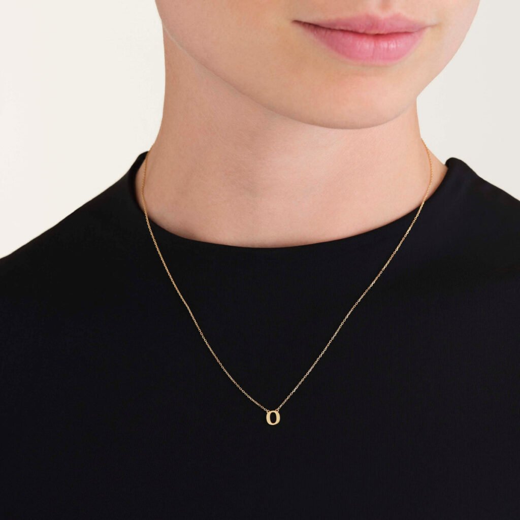 Rosefield Initial ketting O – 14 karaat goud – productfoto 2
