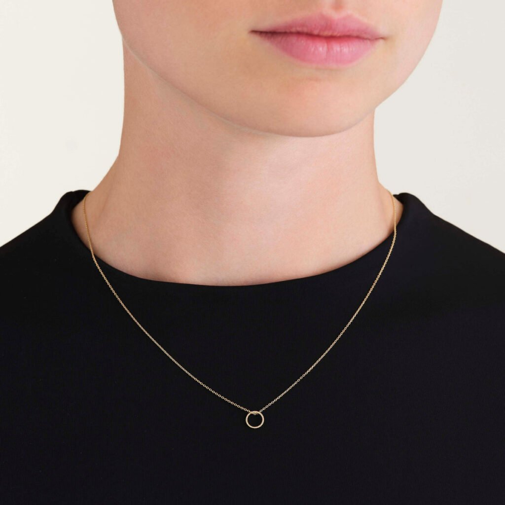 Rosefield Hallow Coin ketting – 14 karaat goud – productfoto 2