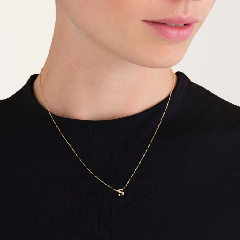 Rosefield Initial ketting S – 14 karaat goud – productfoto 2