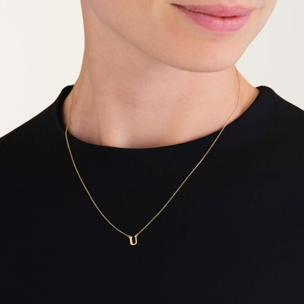 Rosefield Initial ketting U – 14 karaat goud – productfoto 2