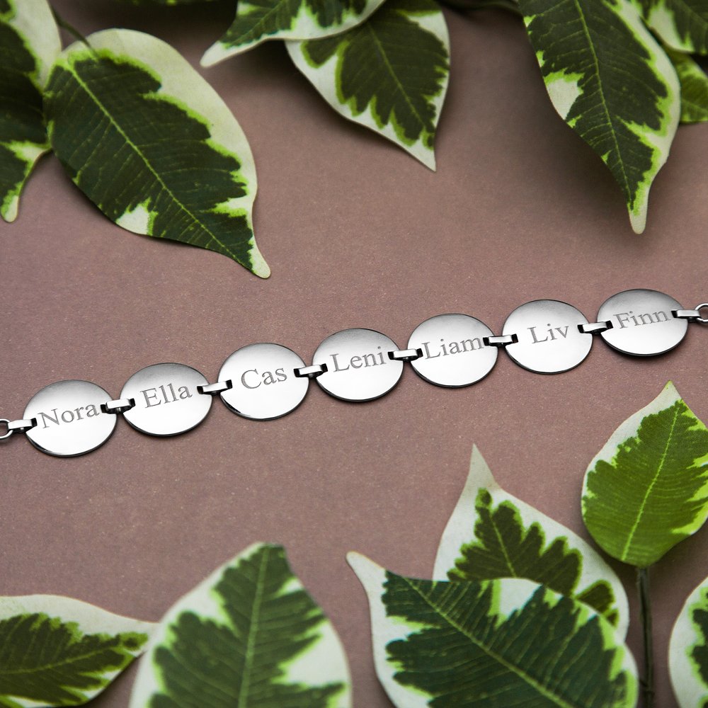 Detail stalen Names4ever armband met rondjes en maximaal zeven namen