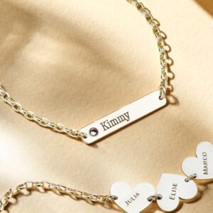 Detail zilveren armband met naam en geboortesteen - Names4ever ZNA34-GS