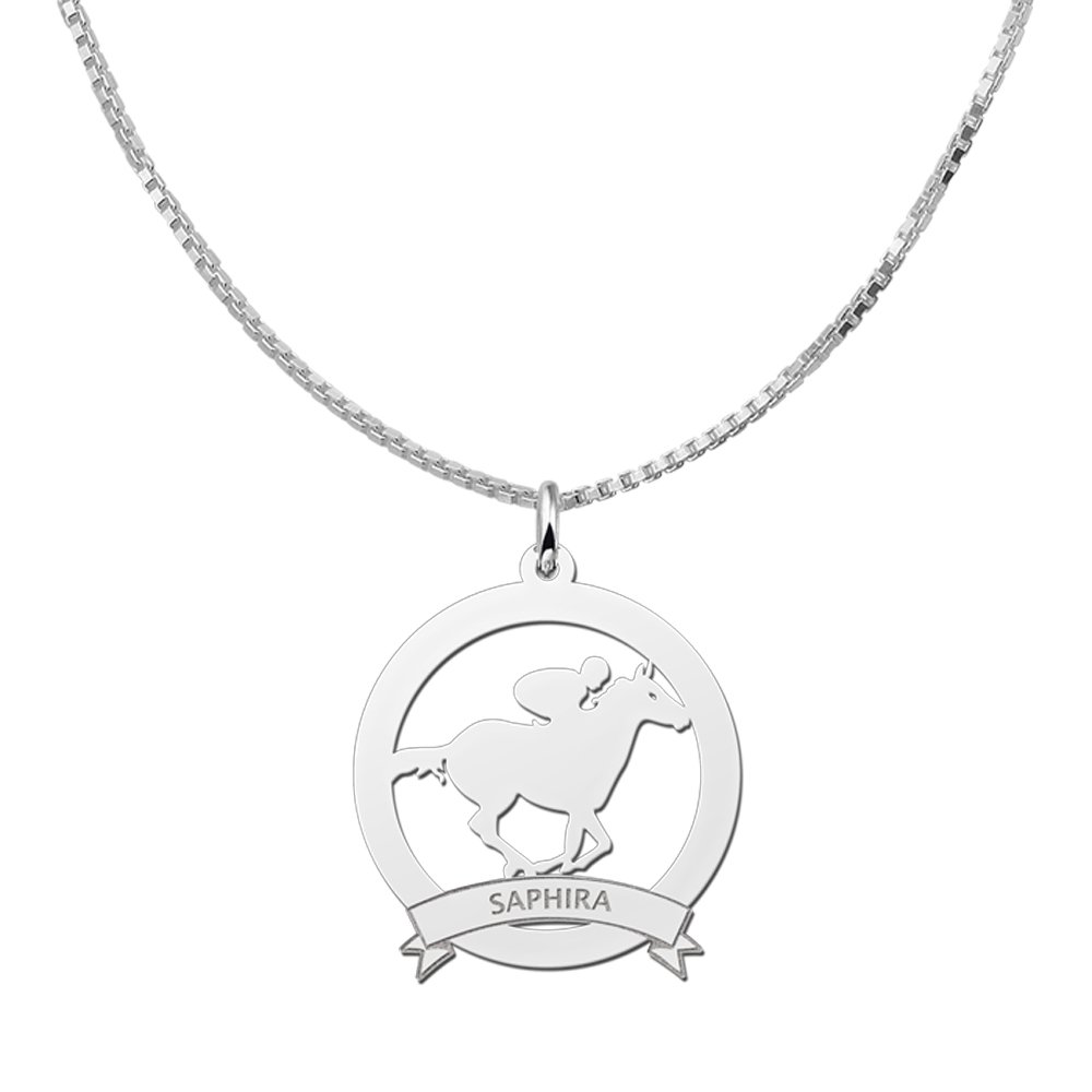 Zilveren Ronde Jockey Hanger met Naam 25 mm | Names4ever - draagvoorbeeld met optionele ketting