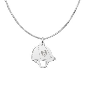 Zilveren Paardrijcap Hanger met Letter | Names4ever - draagvoorbeeld met optionele ketting