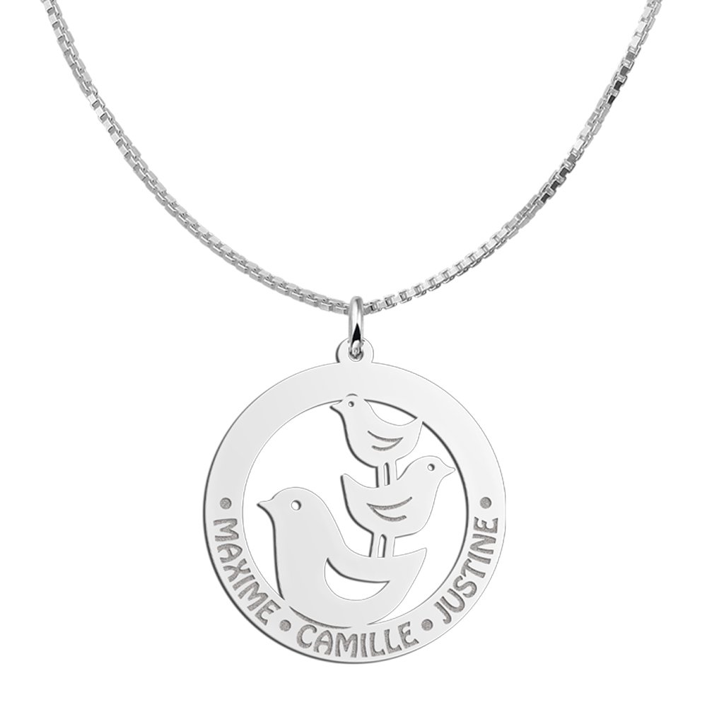 Zilveren Ronde Hanger met Drie Vogels en Namen | Names4ever - draagvoorbeeld met optionele ketting