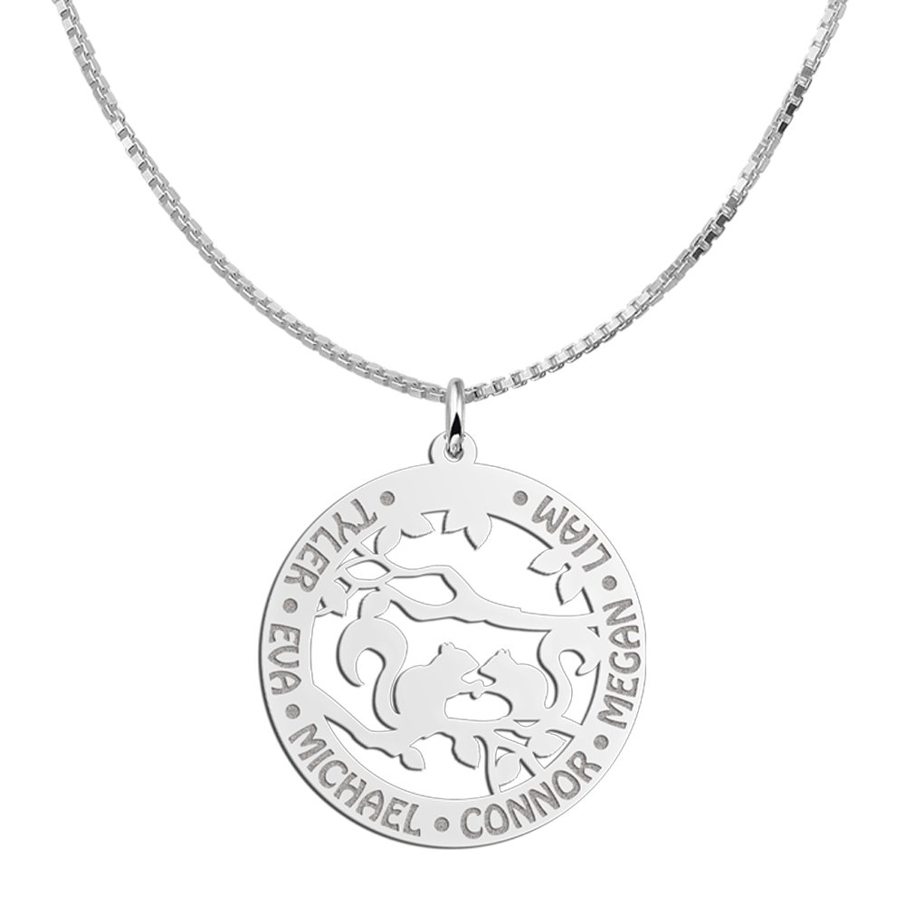 Zilveren Ronde Hanger met Eekhoorntjes en Namen | Names4ever - draagvoorbeeld met optionele ketting