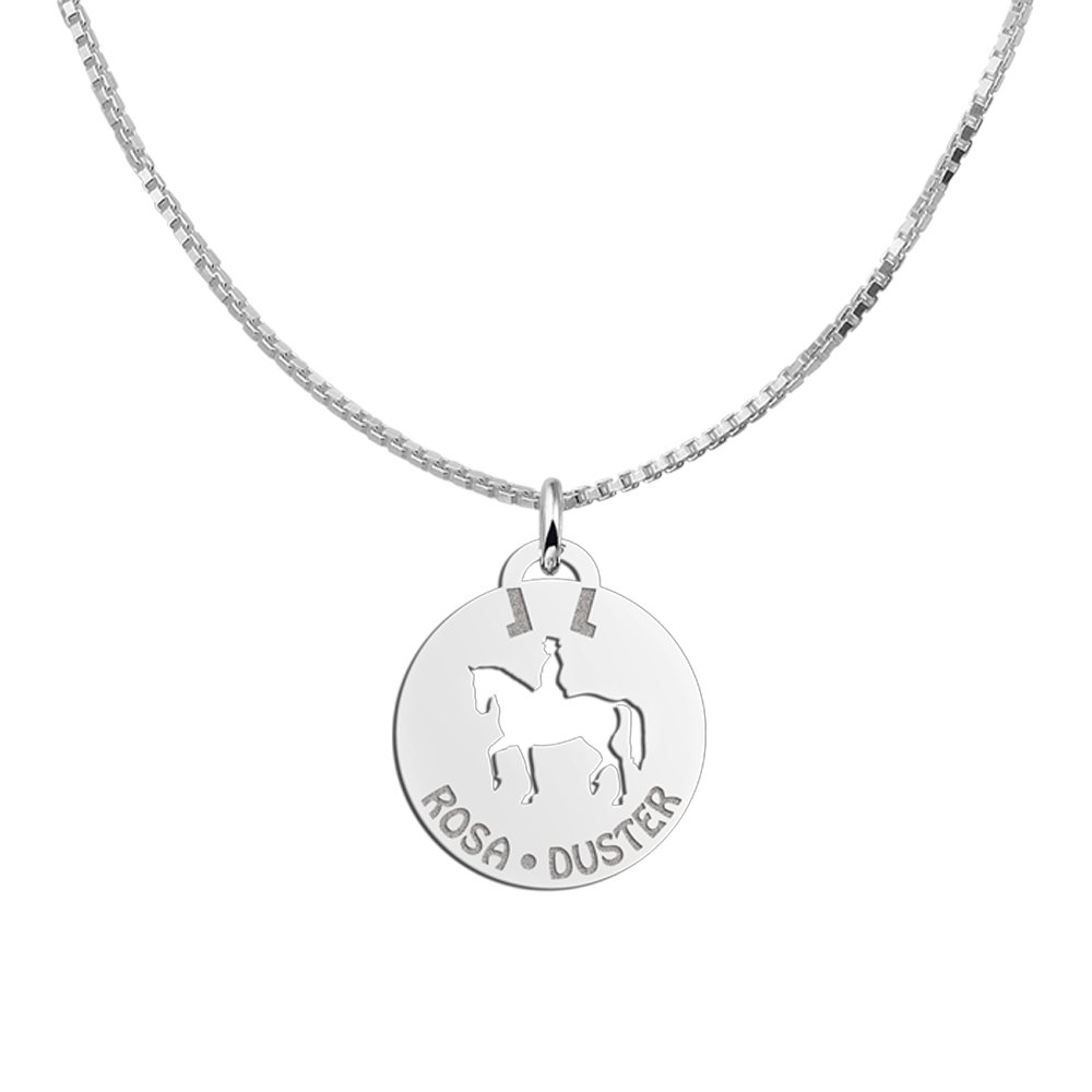 Zilveren Ronde Ruiter Hanger met Namen | Names4ever - draagvoorbeeld met optionele ketting
