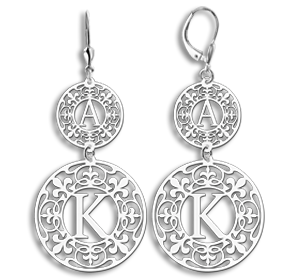 Zilveren Oorbellen met Twee Letters | Names4ever - voorbeeld personalisatie