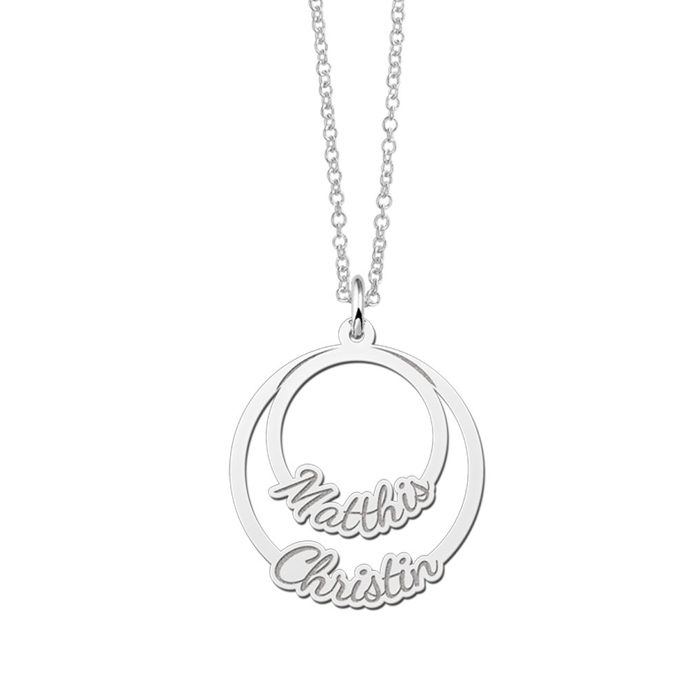 Zilveren ronde hanger met twee namen | Names4ever - productvoorbeeld; afgebeelde ketting optioneel