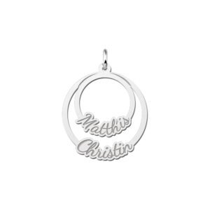 Zilveren ronde hanger met twee namen | Names4ever - productvoorbeeld; afgebeelde ketting optioneel