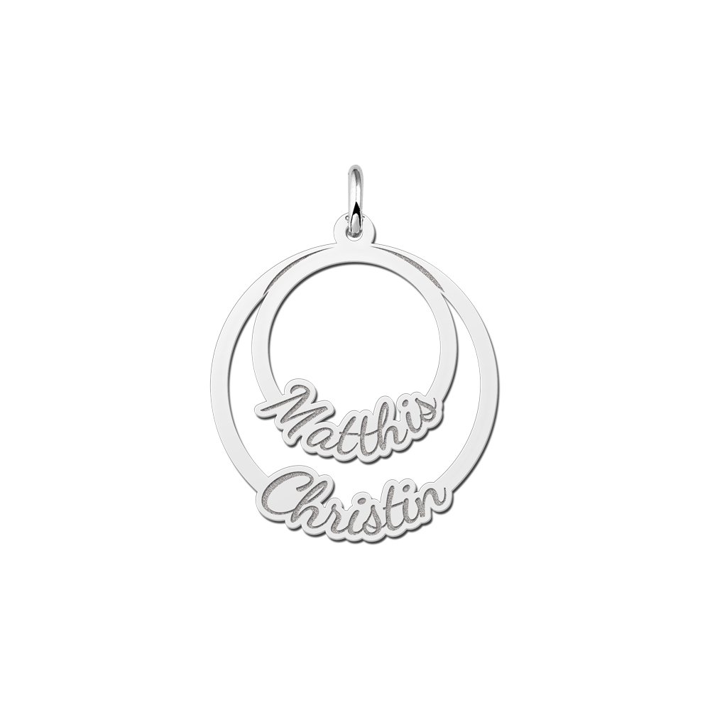 Zilveren ronde hanger met twee namen | Names4ever - productvoorbeeld; afgebeelde ketting optioneel